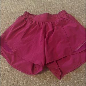 Lululemon hotty hot raspberry size 4 low rise 4.0 inch inseam shorts